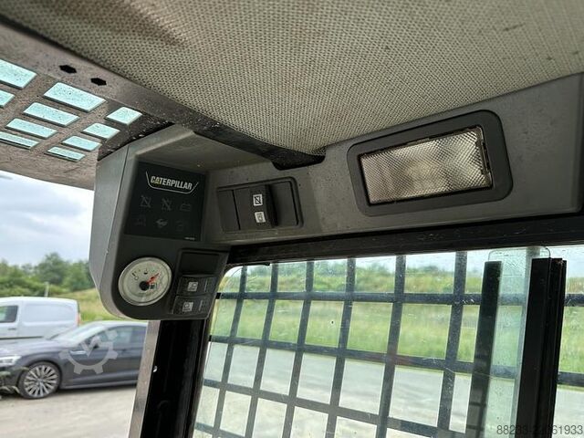 Lader CAT 216B3