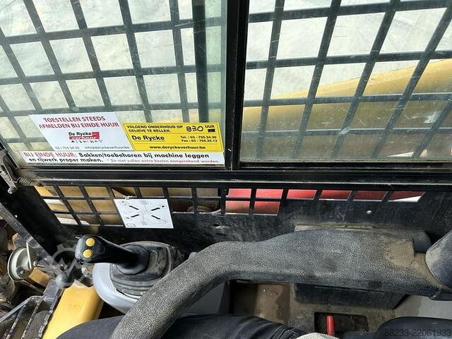 Lader CAT 216B3