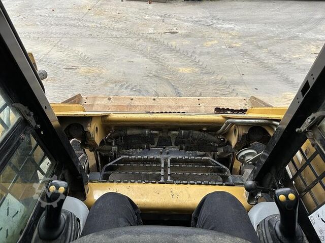 Lader CAT 216B3