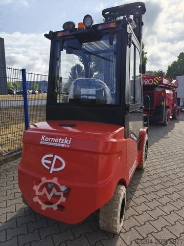 Electric 4-wheel forklift EP EFL353S