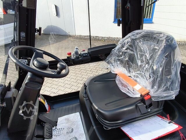 Electric 4-wheel forklift EP EFL353S