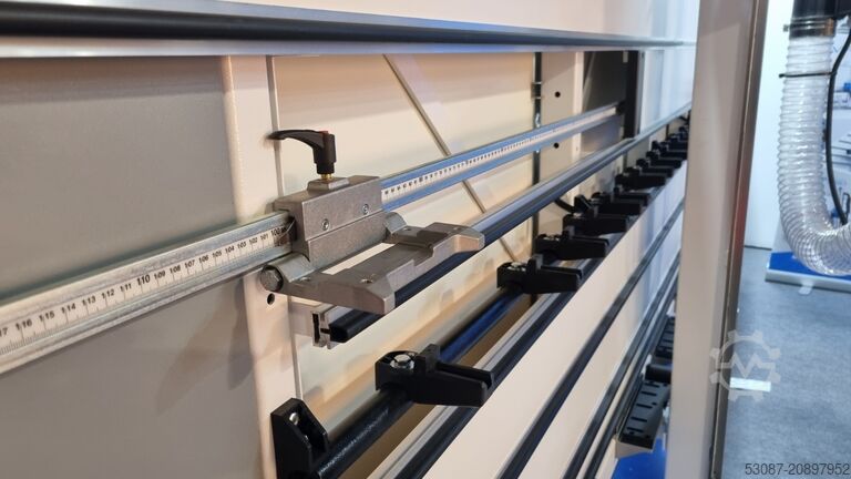 Serra vertical para painéis Putsch Meniconi SVP 133 BABY