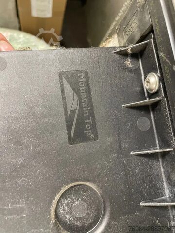 Oprolbare afdekking voor laadbak van een pick-up * Afdekking voor laadbak pick-up Oprolbare afdekking voor laadbak van een pick-up *Afdekking voor laadbak pick-up