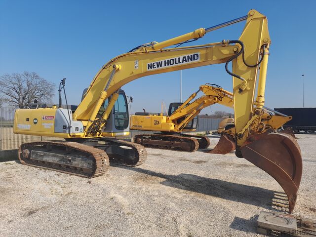 Chain excavator New Holland E215