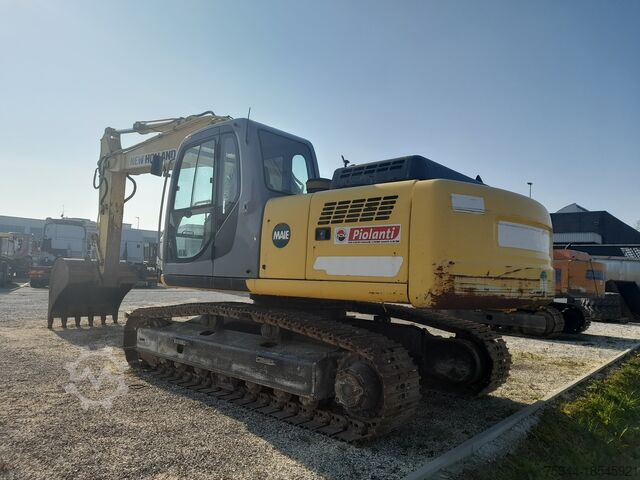 Chain excavator New Holland E215