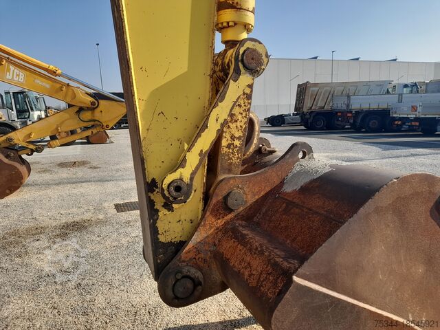 Chain excavator New Holland E215