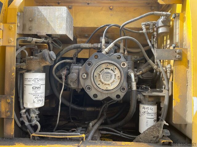 Chain excavator New Holland E215