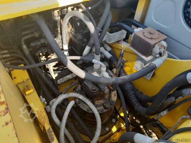 Chain excavator New Holland E215