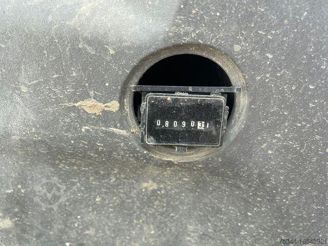 Chain excavator New Holland E215