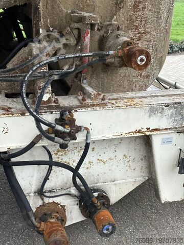 Betonpomp MCM NO BREMAT/MC MACHINES ANHYDRIET TRAILER!!SELF L...