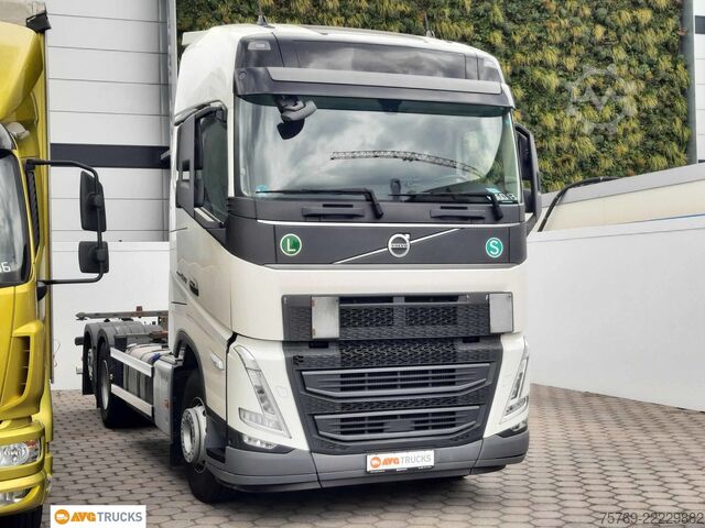 Camión con caja móvil VOLVO FH 460 6X2 Globe VEB+ 2 x Tank