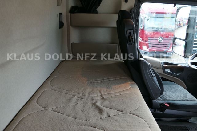Skříňový nákladní automobil MERCEDES-BENZ Actros 1842 Komplettzug Durchladesystem