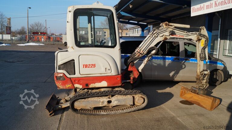 Minigraafmachine Takeuchi TB 225 A V3