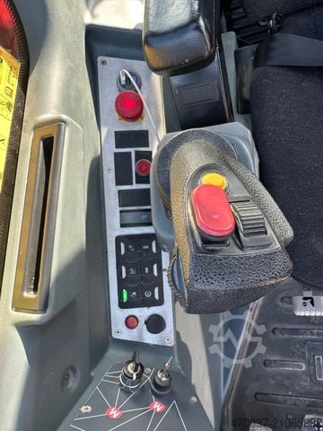 Teleskopický manipulátor MAGNI Magni TH 6.10 / 4x4x4 / Funk / 6.000 kg