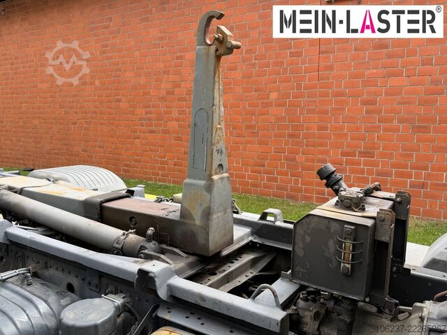 Billenőplatós furgon MERCEDES-BENZ 818 Abroller City Container