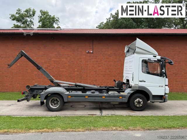 Billenőplatós furgon MERCEDES-BENZ 818 Abroller City Container