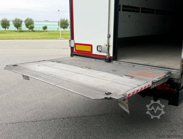 Hűtő félpótkocsi SCHMITZ CARGOBULL SCB*S3B THERMO KING SLXe 300 DHOLLANDIA TAIL LIF