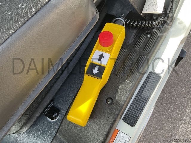 Autoutilitară basculantă trilaterală FUSO Mitsubishi Canter 3C15 4x2 Kipper AHK KlimaA LED