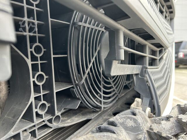 Standard-SZM Mercedes-Benz Actros 1842 Streamspace / 574 dkm / Tacho V2 / ...