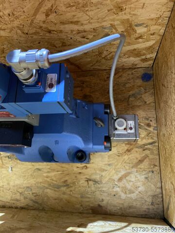 Proporcionalni ventil MOOG D665-5703 + D661-5623C