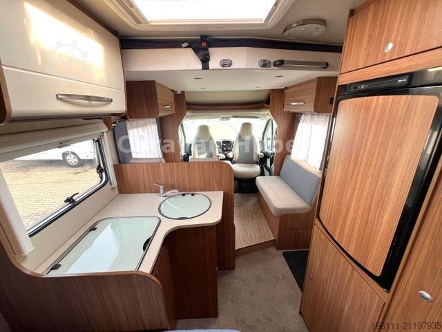 Half-integraal camper CARADO T 348 - Hub/Festbett - Klima - Garage -