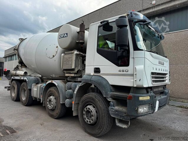 Concrete mixer truck Iveco Trakker 450
