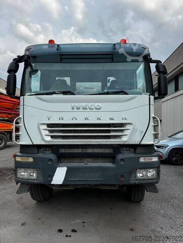 Concrete mixer truck Iveco Trakker 450