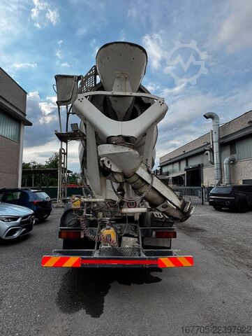 Concrete mixer truck Iveco Trakker 450