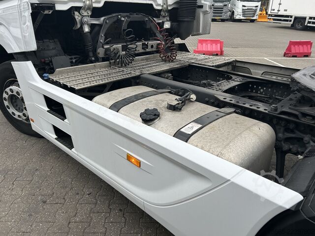Standard tractor Mercedes-Benz Actros 1840 Streamspace / 583 dkm / NL Truck