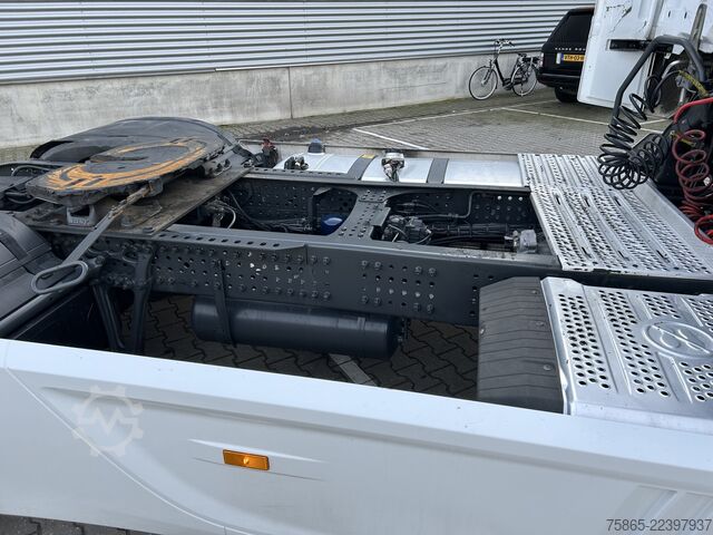 Standard tractor Mercedes-Benz Actros 1842 Streamspace / 457 dkm / NL Truck