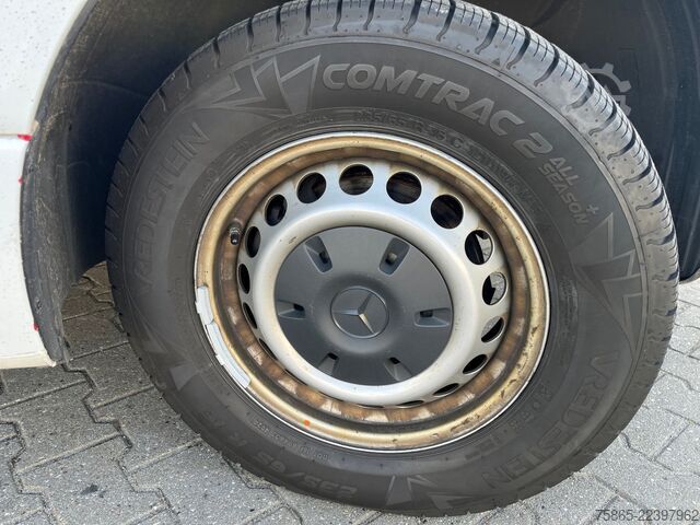 Delivery van Mercedes-Benz Sprinter 319 1.9 CDI / L4 H2 / RWD / Navi / APK...