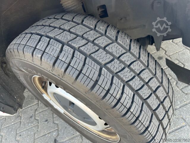 Delivery van Mercedes-Benz Sprinter 319 1.9 CDI / L4 H2 / RWD / Navi / APK...