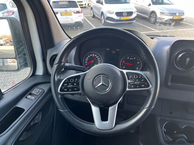Delivery van Mercedes-Benz Sprinter 319 1.9 CDI / L4 H2 / RWD / Navi / APK...