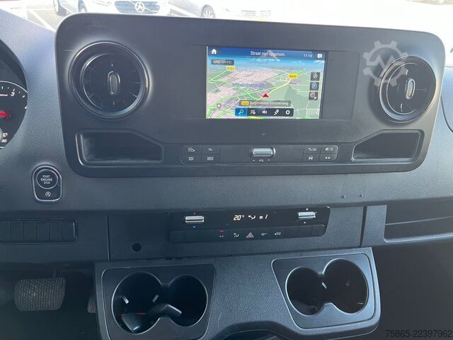 Delivery van Mercedes-Benz Sprinter 319 1.9 CDI / L4 H2 / RWD / Navi / APK...