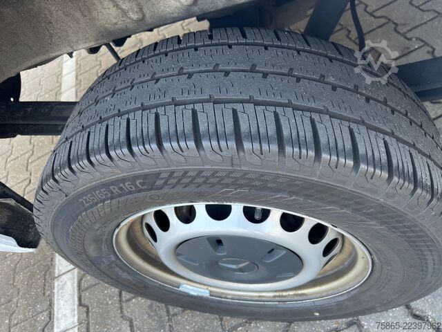 Delivery van Mercedes-Benz Sprinter 319 1.9 CDI / L4 H2 / RWD / Navi / APK...