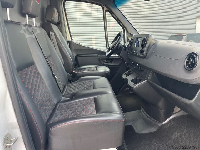 Delivery van Mercedes-Benz Sprinter 319 1.9 CDI / L4 H3 / RWD / / Leder / ...
