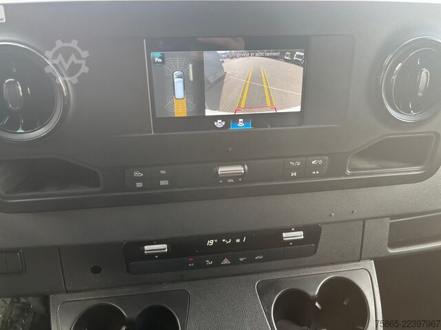 Delivery van Mercedes-Benz Sprinter 319 1.9 CDI / L4 H3 / RWD / / Leder / ...