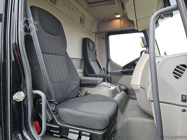 Suitcase DAF LF 230 Bakwagen Laadklep!