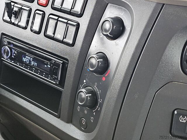 Suitcase DAF LF 230 Bakwagen Laadklep!