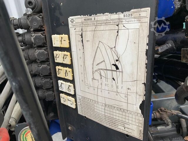 Van Renault Maxity 35 - Ribaltabile con Gru PM 3 sfili