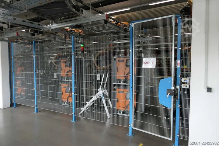 Linia paletyzująca z robotami KUKA KUKA Automatische Palettieranlage