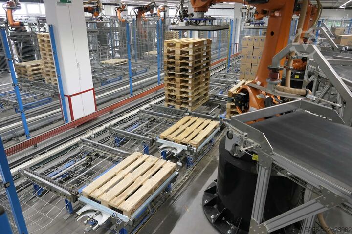 Linia paletyzująca z robotami KUKA KUKA Automatische Palettieranlage