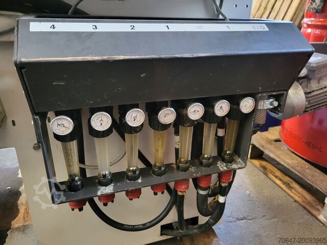 Arburg 270S with conveyor belt and picker Arburg 270 S 250-60