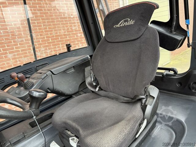 Electric 4-wheel forklift Linde E30HL-01/600