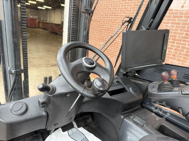 Electric 4-wheel forklift Linde E30HL-01/600