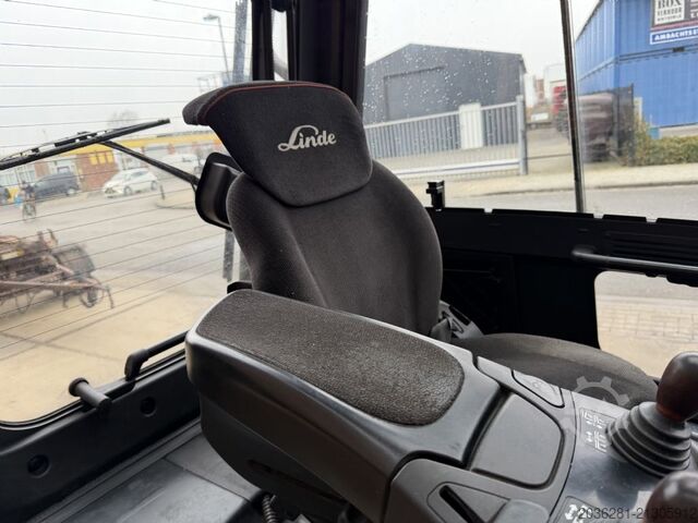 Electric 4-wheel forklift Linde E30HL-01/600