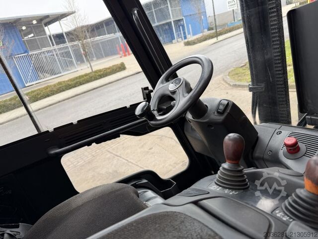 Electric 4-wheel forklift Linde E30HL-01/600