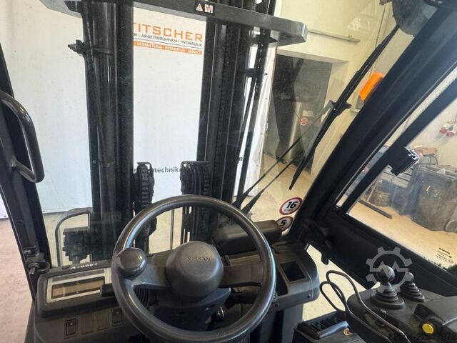 Diesel vorkheftruck Nissan Y1D2A25Q