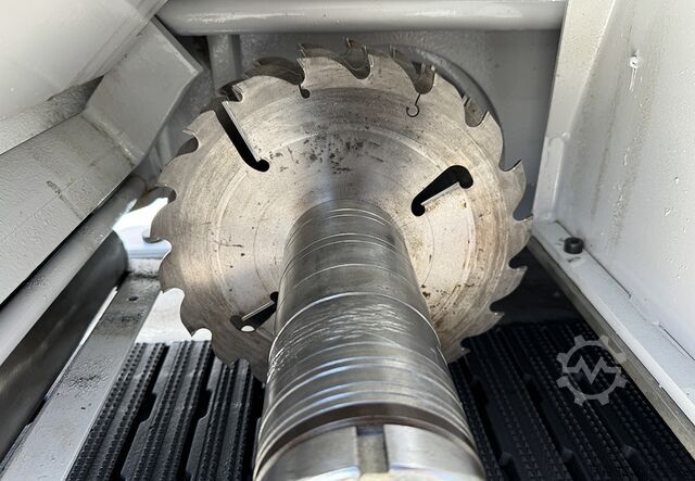 Ferăstrău multifuncțional Caterpillar SCM M3