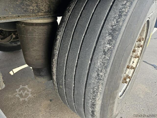 Semirimorchio con telone Krone SD